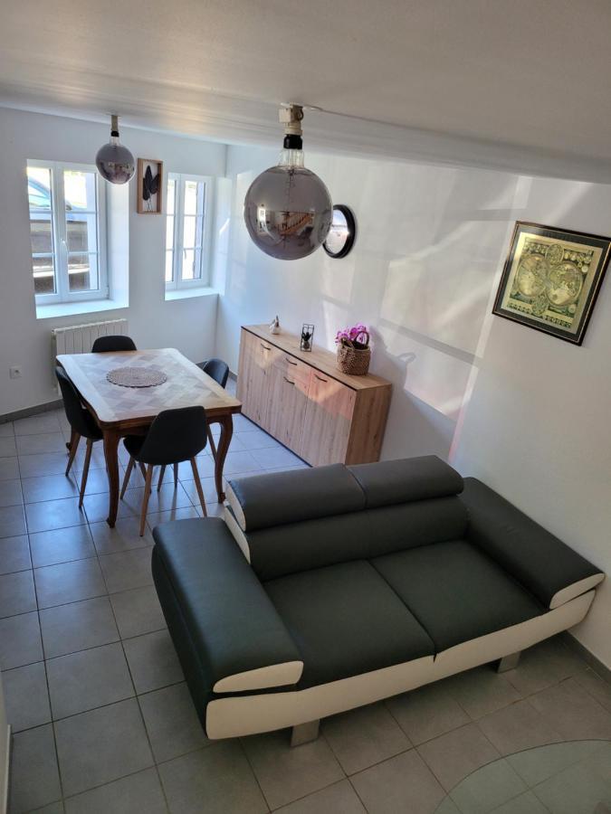 Appartement Meuble Duplex T3. Baume-les-Dames Eksteriør billede