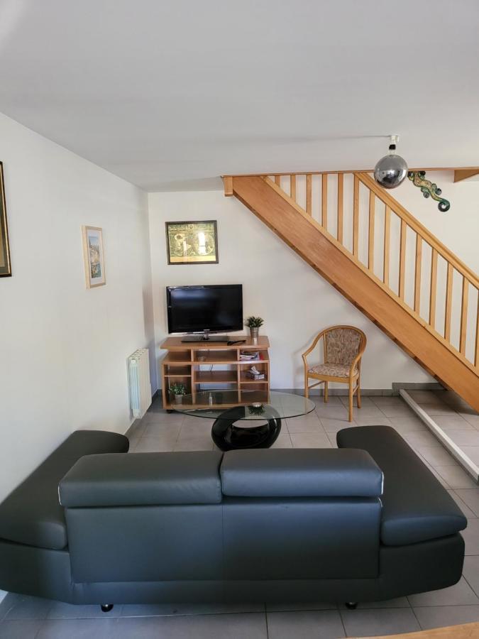 Appartement Meuble Duplex T3. Baume-les-Dames Eksteriør billede